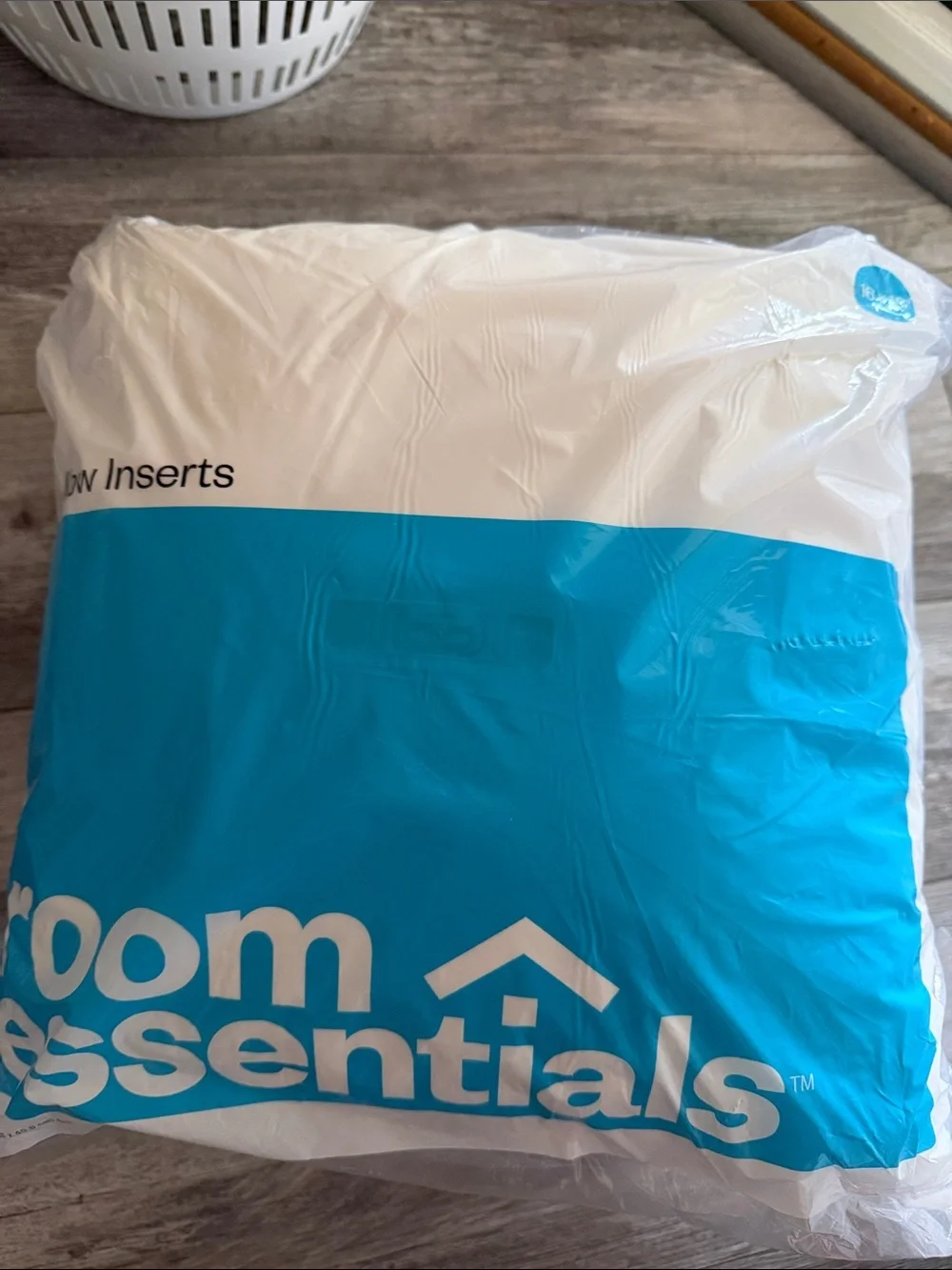 Room Essentials White Pillow Insert with Turquoise Packaging